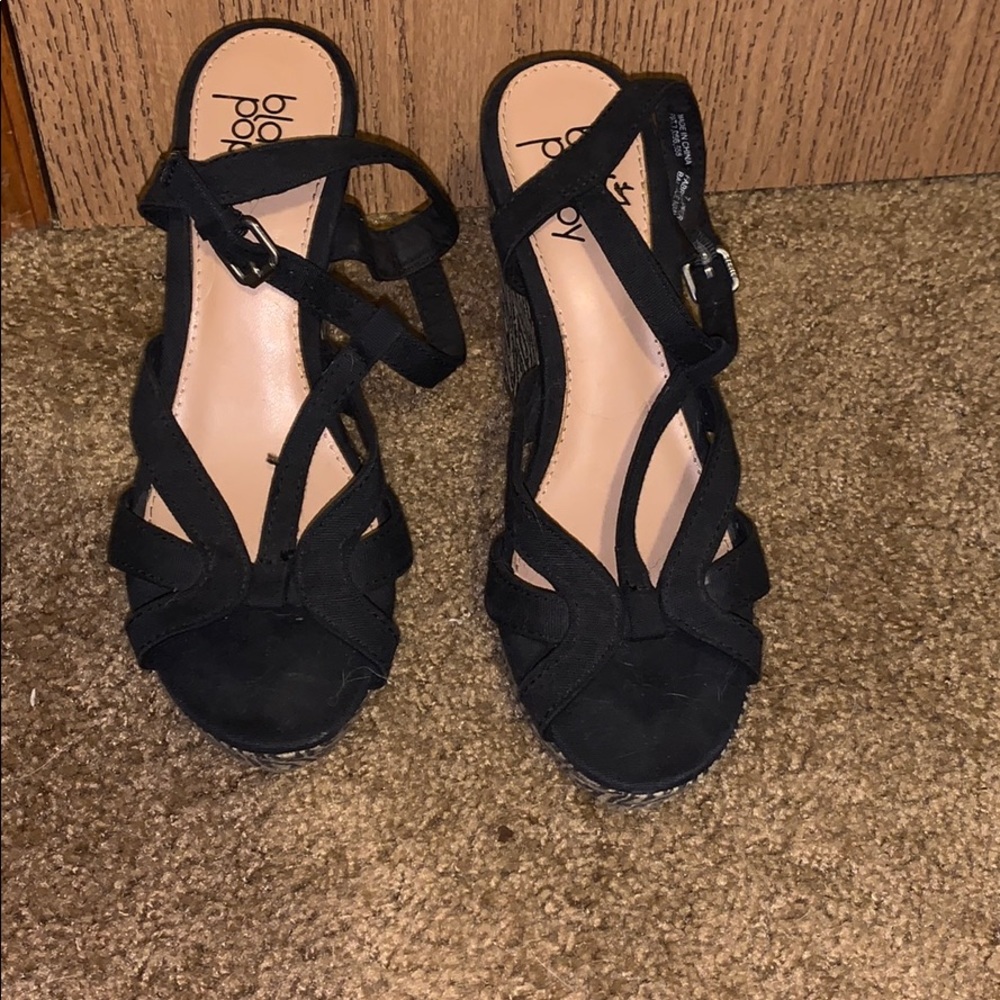 Strapping Aztec wedges